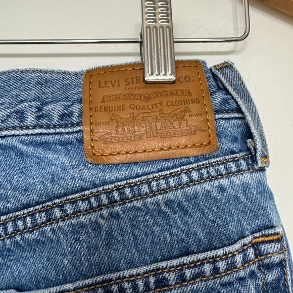 Levi’s Wedgie Fit High Rise Distressed Jeans Button Fly Size 25 - Picture 3 of 16